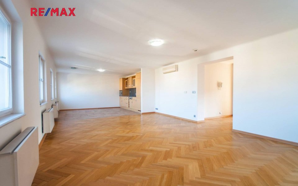 Pronájem bytu 2+kk v osobním vlastnictví 110 m², Praha 1 - Hradčany