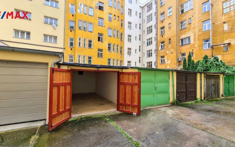 Prodej garáže 20 m², Praha 3 - Vinohrady